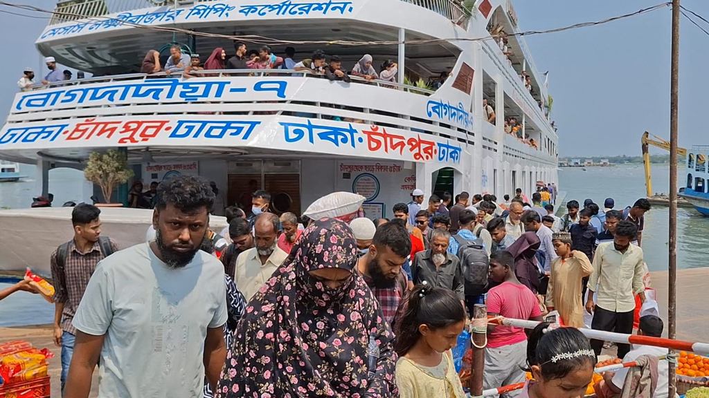 নির্মাণকাজ ৪ বছরেও শেষ হয়নি: চাঁদপুর লঞ্চঘাটে যাত্রীদের চরম ভোগান্তি