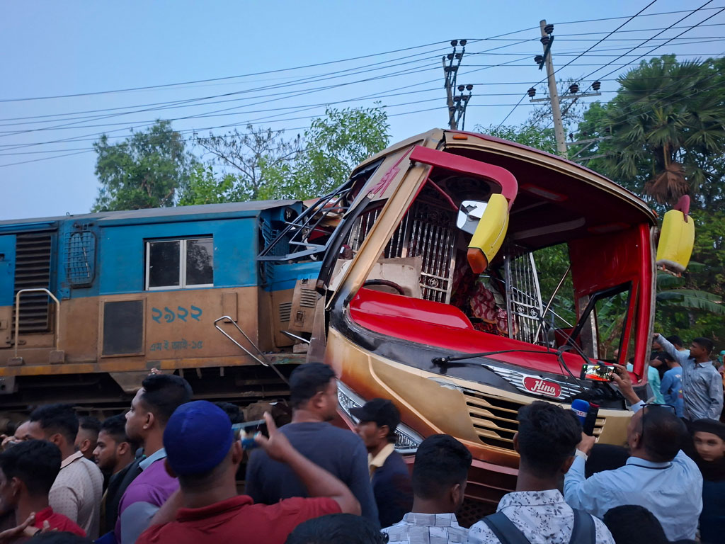 রক্তাত্ব রোববার: তিন জেলায় সড়ক দুর্ঘটনায় ১৯ প্রাণহানি