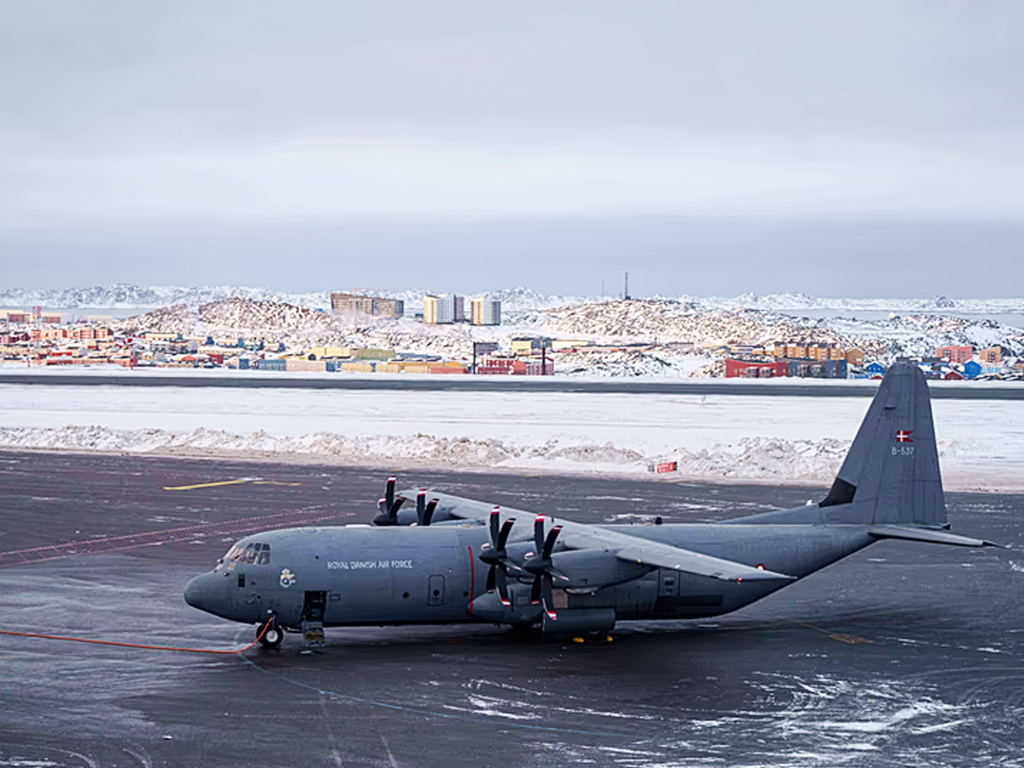 ট্রাম্পের গ্রিনল্যান্ড দখলের শঙ্কা: রানওয়ে উড়িয়ে দেওয়ার প্রস্তুতি নিয়েছিল ডেনমার্ক