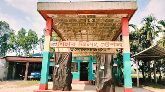 গঙ্গাচড়ায় ৫ দিন ধরে পেট্রল-অকটেন উধাও: ৪ পাম্পই বন্ধ, খোলাবাজারে লিটার ২৫০ টাকা!