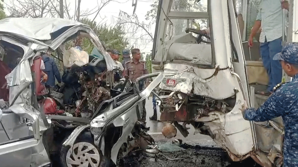 বাগেরহাটে নৌবাহিনীর বাস ও মাইক্রোবাসের ভয়াবহ সংঘর্ষ: ২ শিশুসহ নিহত ১৩