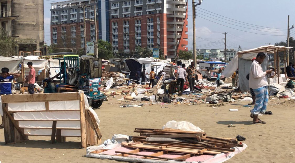 কক্সবাজার সৈকতে উচ্ছেদ অভিযান: চার শতাধিক অবৈধ দোকান গুঁড়িয়ে দিল প্রশাসন