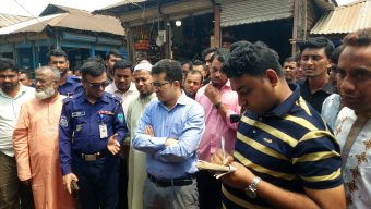 তোরাবগঞ্জ বাজারে উচ্ছেদ অভিযান: দখলমুক্ত হলো গলি ও ড্রেন, ৪ ব্যবসায়ীকে জরিমানা