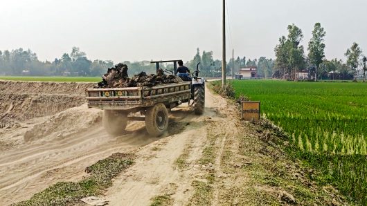 সুন্দরগঞ্জে আবাদি জমি খুঁড়ে পুকুর খনন: ‘কাঁকড়া’ গাড়ির দাপটে অতিষ্ঠ জনজীবন