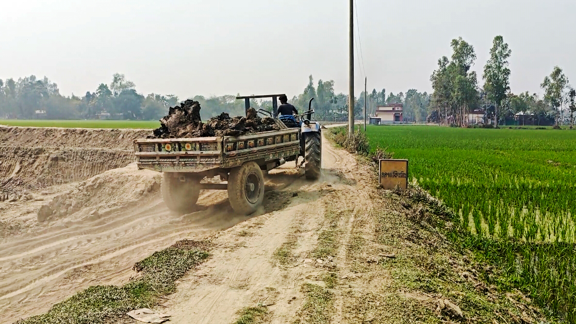সুন্দরগঞ্জে আবাদি জমি খুঁড়ে পুকুর খনন: ‘কাঁকড়া’ গাড়ির দাপটে অতিষ্ঠ জনজীবন