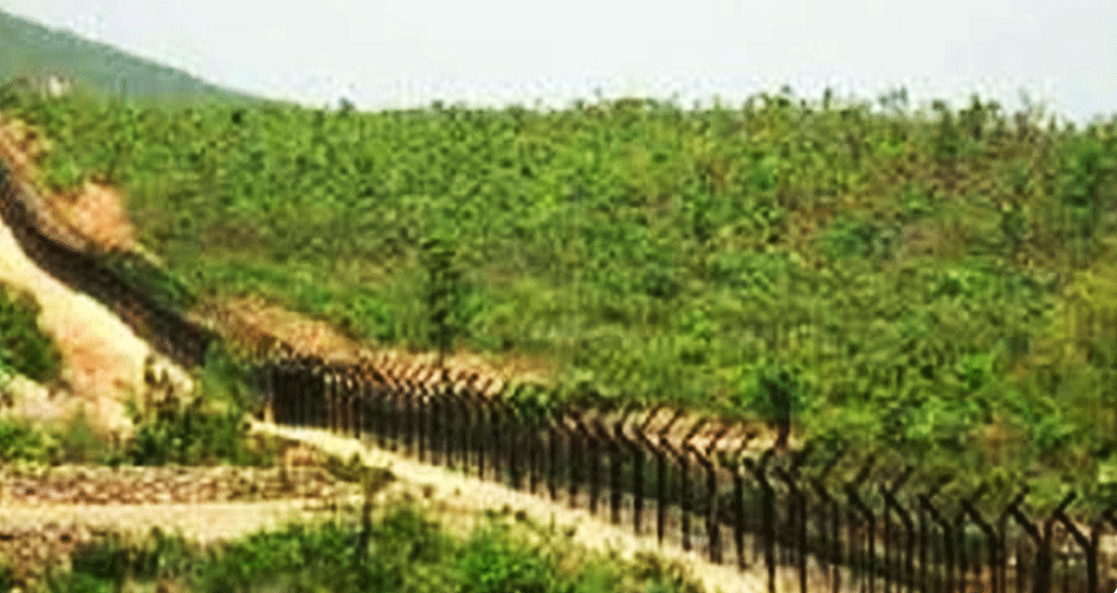 ঘুমধুম সীমান্তে আরসা-আরএসও-আরাকান আর্মি সংঘাত: মর্টার শেল বিস্ফোরণে আতঙ্ক