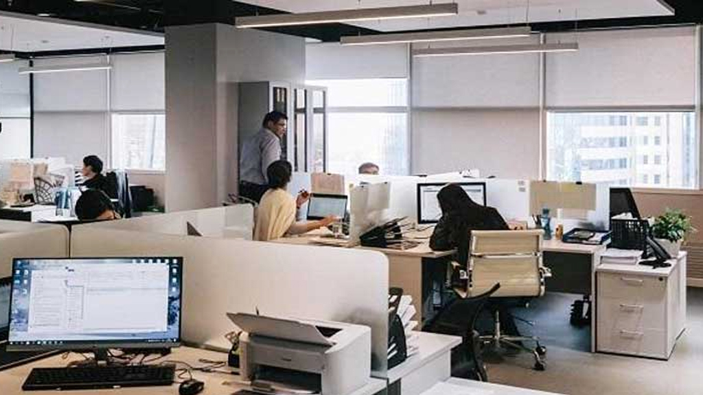 টানা সাত দিনের ছুটি শেষ: কাল খুলছে অফিস-আদালত ও ব্যাংক