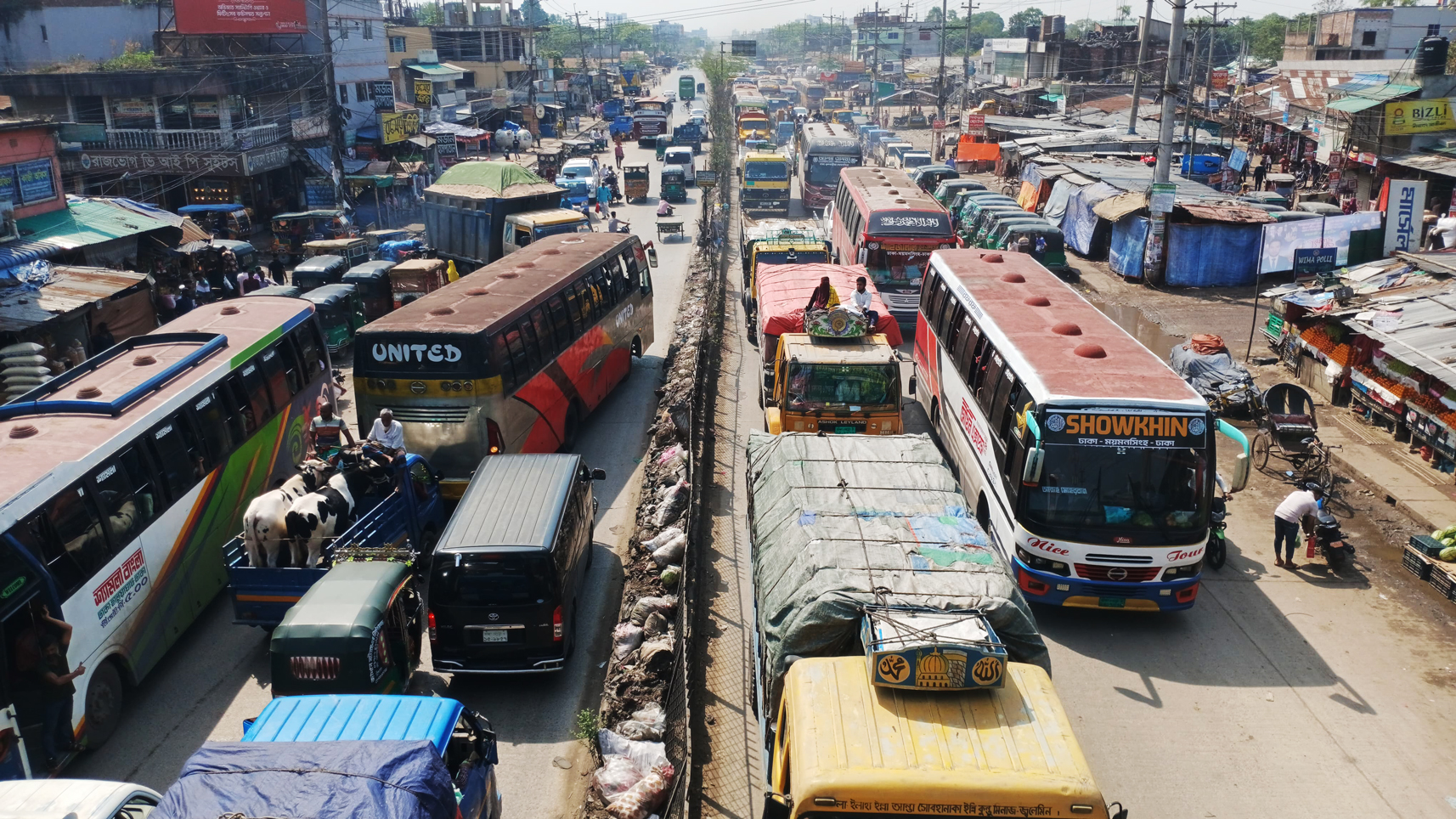 ঢাকা-ময়মনসিংহ মহাসড়কে ১০ কিলোমিটার দীর্ঘ যানজট: ঘরমুখী মানুষের চরম ভোগান্তি