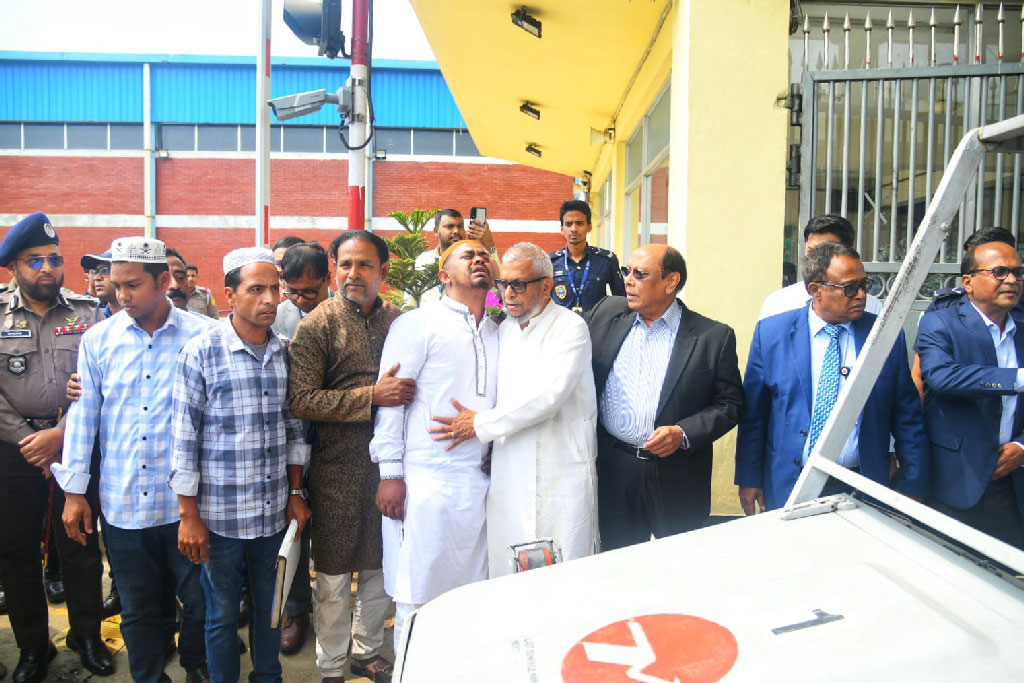 ইরান-ইসরায়েল যুদ্ধে নিহত প্রবাসীর মরদেহ সিলেটে: গ্রহণ করলেন প্রবাসী কল্যাণ মন্ত্রী