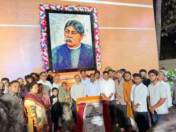 মঙ্গল প্রদীপ প্রজ্বলনের মধ্য দিয়ে ঢাবিতে কিশোরীলাল রায়ের ম্যুরাল উন্মোচন