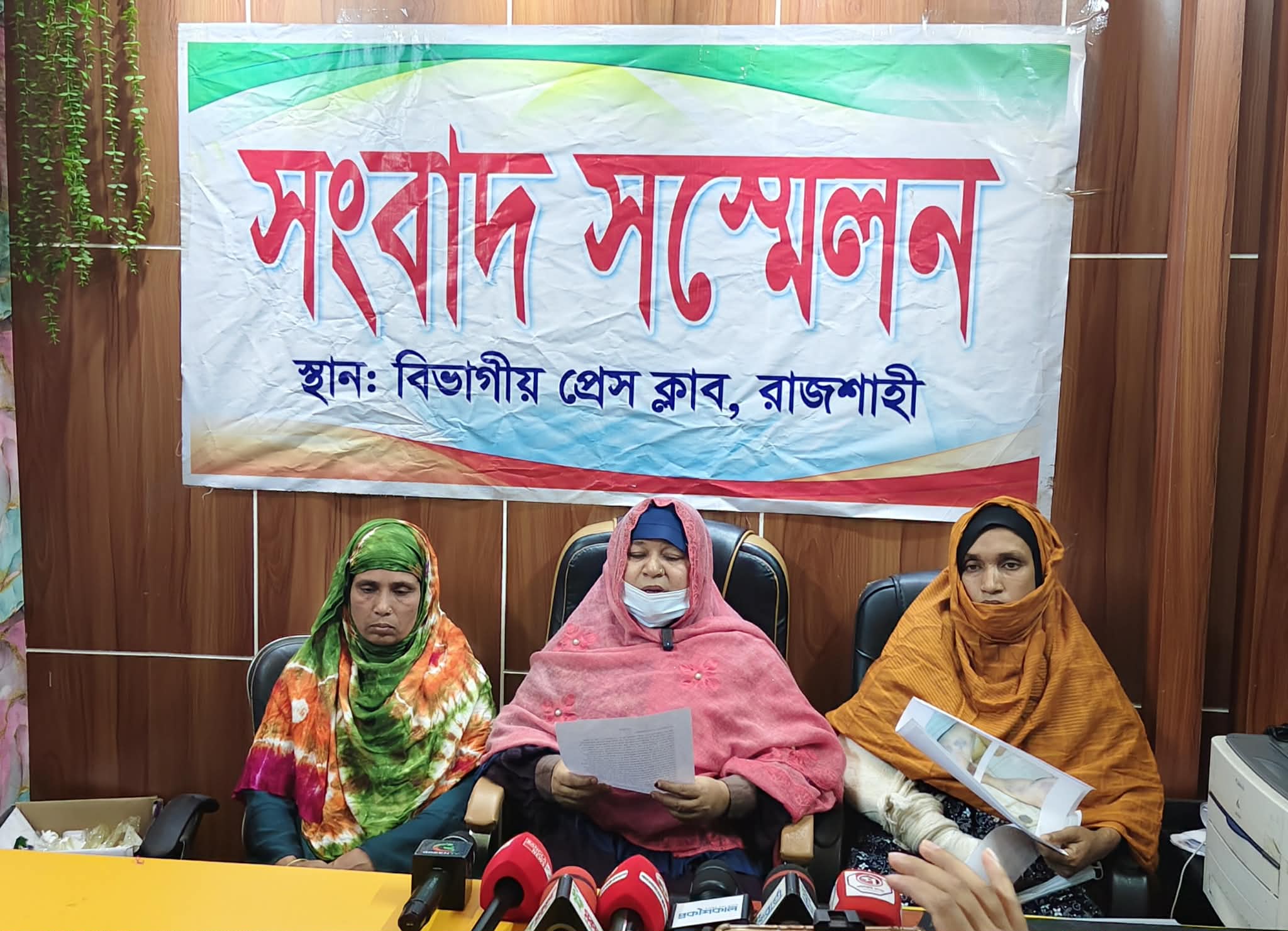 বাঘায় দুই বোনের ওপর হামলার ঘটনায় পুলিশের নিষ্ক্রিয়তার অভিযোগ