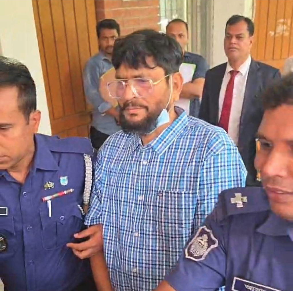 মানিকগঞ্জের সাবেক মেয়র রমজান আলী কারাগারে