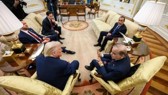 বিশ্বশান্তির সেতুবন্ধন: আন্তর্জাতিক মধ্যস্থতায় পাকিস্তানের ঐতিহাসিক সাফল্য