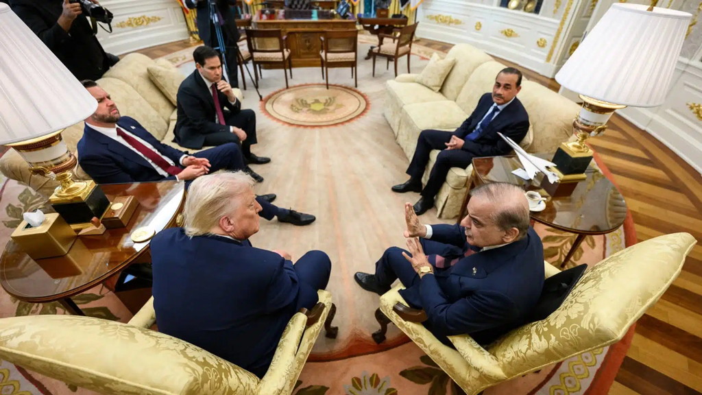 বিশ্বশান্তির সেতুবন্ধন: আন্তর্জাতিক মধ্যস্থতায় পাকিস্তানের ঐতিহাসিক সাফল্য