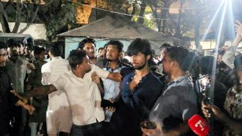 শাহবাগ থানায় ছাত্রদল-শিবির সংঘর্ষ: ডাকসুর দুই নেতাসহ সাংবাদিকরা লাঞ্ছিত