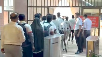 সংসদে জুলাই যোদ্ধাদের সঙ্গে কুশল বিনিময় করলেন প্রধানমন্ত্রী তারেক রহমান