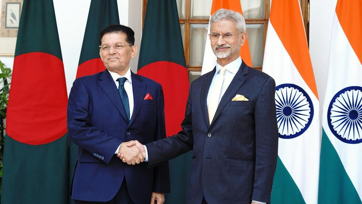 শেখ হাসিনাকে ফেরত চায় ঢাকা, তারেক রহমানের ভারত সফরের আভাস