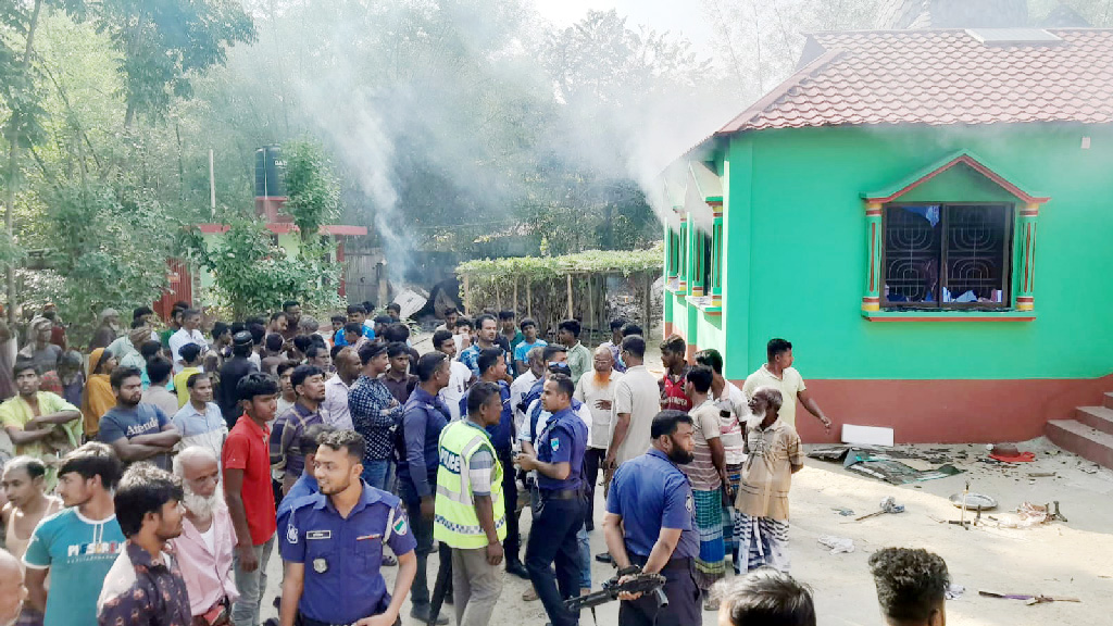 দৌলতপুরে পীরকে কুপিয়ে হত্যা: মামলা করবে না পরিবার, বাদী হতে পারে পুলিশ