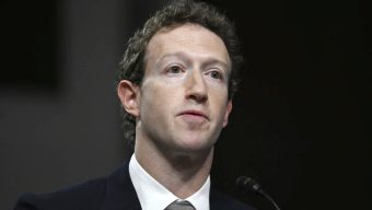 কোডিংয়ে ফিরলেন জাকারবার্গ: এআই যুদ্ধে জিততে গবেষকদের ডেস্কে মেটা সিইও