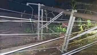 কালবৈশাখীর তাণ্ডবে মৌলভীবাজারে মহাসড়ক অবরোধ, বিদ্যুৎহীন ৩০ হাজার গ্রাহক