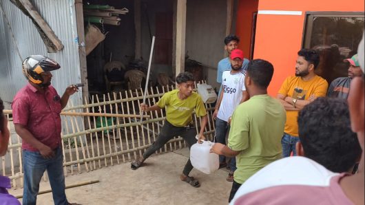 গুরুদাসপুরে তেল নিয়ে নৈরাজ্য: বাইকারদের ওপর হামলার চেষ্টা, সক্রিয় কালোবাজারি সিন্ডিকেট