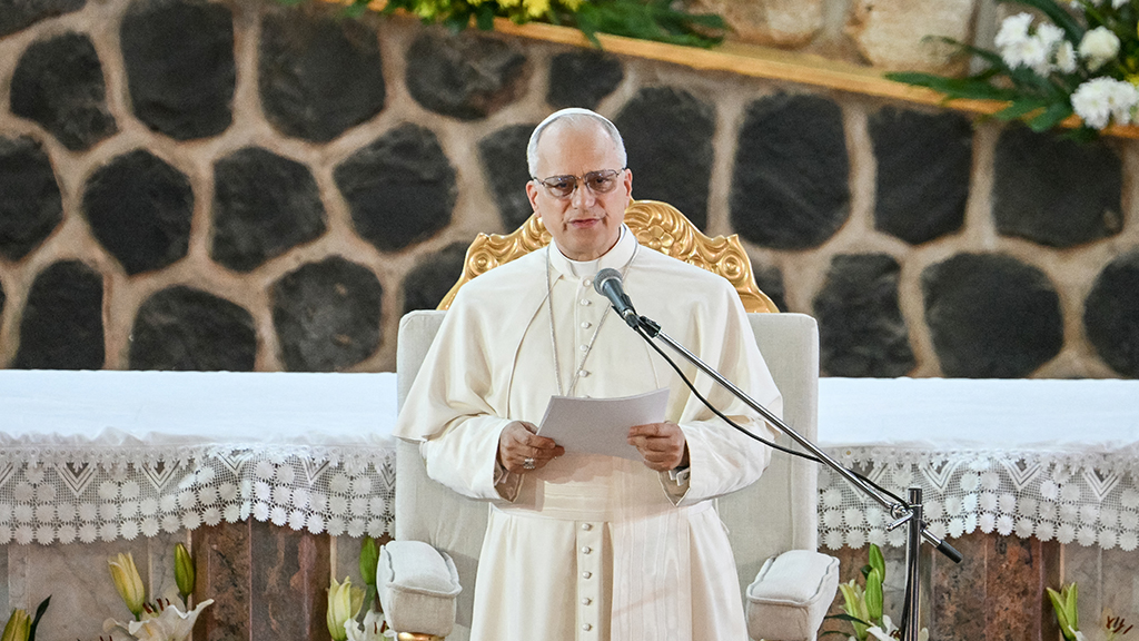 ‘মুষ্টিমেয় স্বৈরশাসক বিশ্ব ধ্বংস করছে’: ট্রাম্পের আক্রমণের পর পোপ লিওর গর্জন