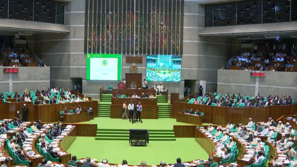 সরকারি চাকরিতে প্রবেশের বয়সসীমা ৩২: জাতীয় সংসদে বিল পাস