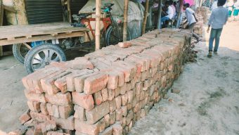 গঙ্গাচড়ায় টেন্ডার ছাড়াই সড়কের ইট সরানোর অভিযোগ: এলাকাবাসীর বাধার মুখে কাজ বন্ধ