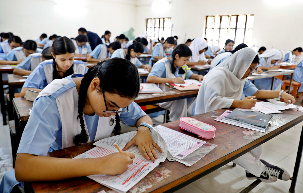 শুরু হলো এসএসসি ও সমমান পরীক্ষা: প্রতিটি কক্ষে সিসিটিভি ও কঠোর নিরাপত্তায় ‘জিরো টলারেন্স’