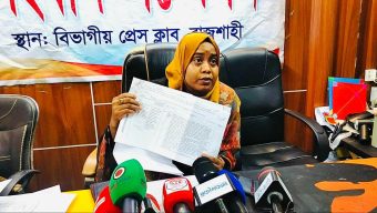 লোনের প্রলোভনে ফাঁকা চেক নিয়ে প্রতারণার অভিযোগে নারী উদ্যোক্তার সংবাদ সম্মেলন