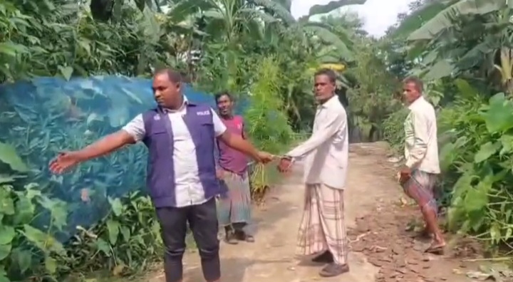 সুনামগঞ্জের হরিনগরে বাড়ির ছাঁদ থেকে গাঁজার গাছসহ ১ জন আটক
