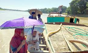 কানাইঘাটে সুরমা নদী থেকে অবৈধ বালু উত্তোলন: জনমনে উদ্বেগ