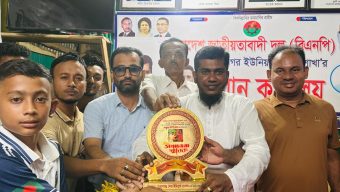 জাতীয় পর্যায়ে গোল্ডকাপ ফুটবলে কৃতিত্ব, প্রধানমন্ত্রীর হাত থেকে পুরস্কার পেল মঙ্গলসিকদার খেলাঘরের মাসুম