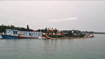 জাদুকাটা নদীতে লুটেপুটে দে মা চেটেপুটে খাই অবস্থা
