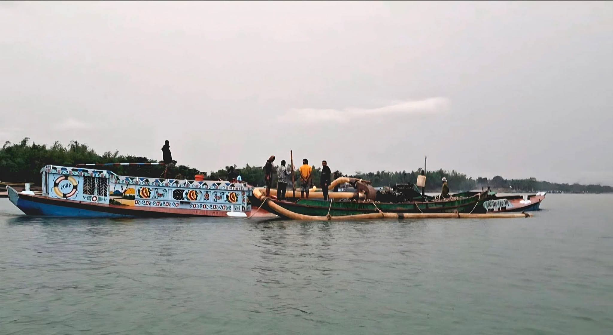 জাদুকাটা নদীতে লুটেপুটে দে মা চেটেপুটে খাই অবস্থা