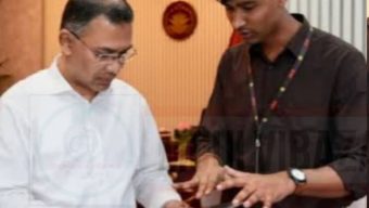 পচা সবজি ও কলাগাছ দিয়ে পলিথিন-টাইলস তৈরি!