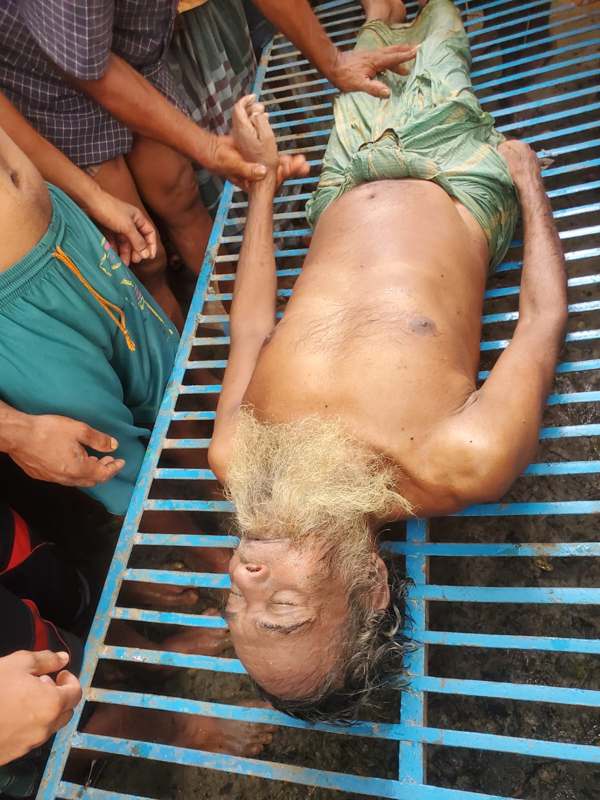 নদীতে গোসল করতে নেমে নিখোঁজ বৃদ্ধ