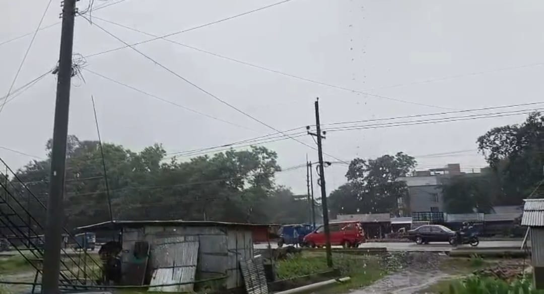 হু হু করে বাড়ছে নদ-নদীর পানি,নীচু এলাকার মানুষদের সতর্কতা