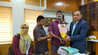 সিলেটে নবাগত জেলা প্রশাসকেকে ফুলেল শুভেচ্ছা