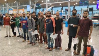 মালয়েশিয়ার ডিটেনশন সেন্টারে অমানবিক দুর্দশা: নিঃস্ব অবস্থায় ফিরছেন প্রবাসী শ্রমিকরা