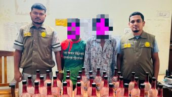ডিবির অভিযানে ৩৩ বোতল মদ জব্দ, গ্রেপ্তার ২ পলাতক ৩ জনের বিরুদ্ধে মামলা