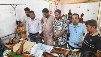 কুয়াকাটায় হাতুড়ি পেটানোয় আহত বাচ্চুর পাশে সাংবাদিক নির্যাতন প্রতিরোধ কমিটি