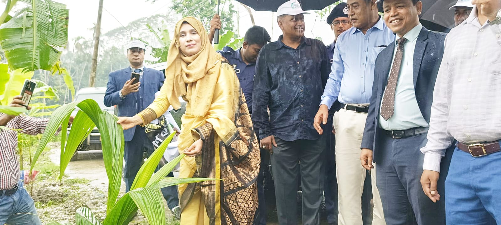 বাদপড়া জাতীয়করণকৃত প্রাথমিক প্রধান শিক্ষকদের ফুলেল শুভেচ্ছা প্রতিমন্ত্রী ববি হাজ্জাজকে