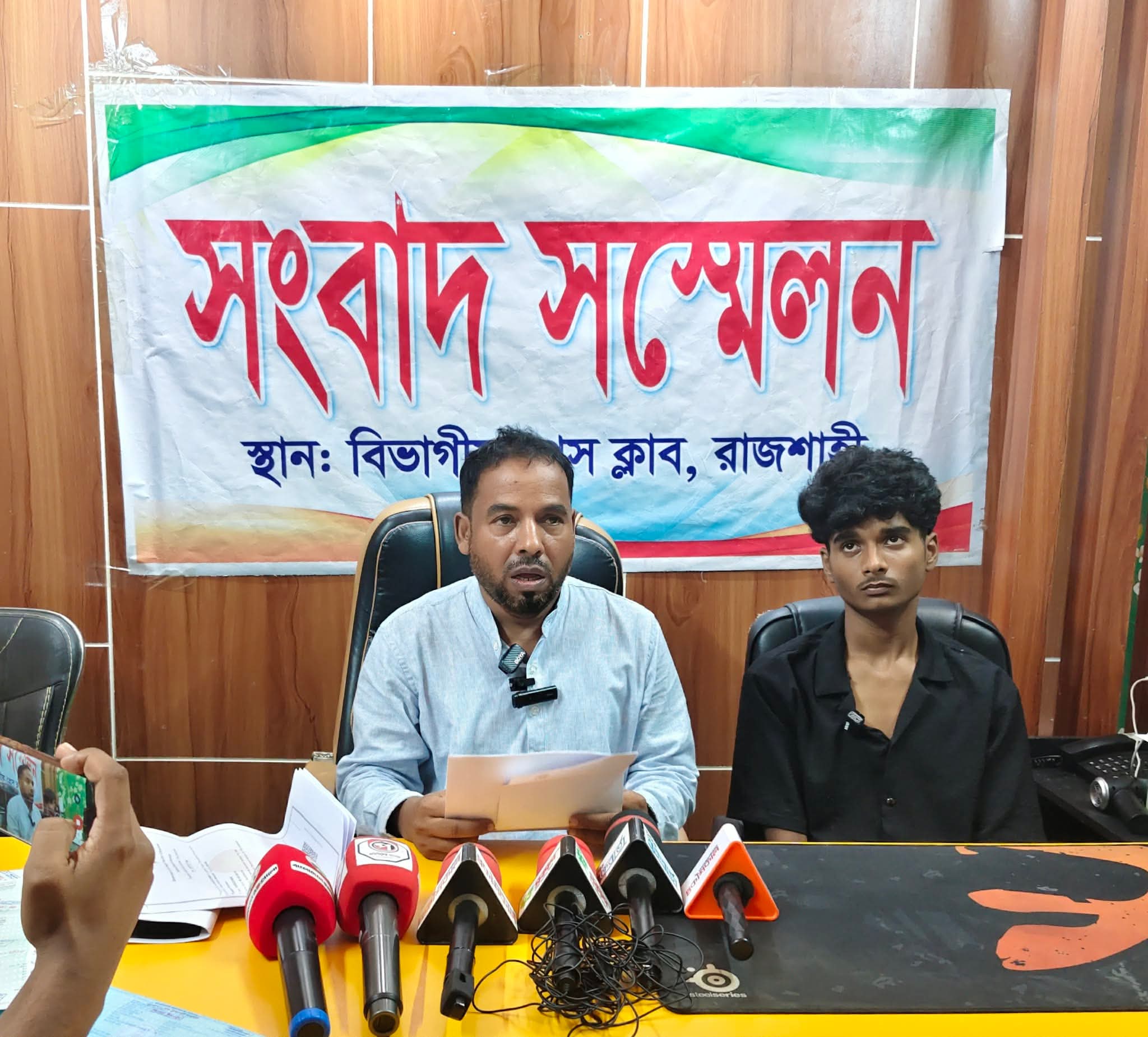 রাজশাহীতে এসআইয়ের বিরুদ্ধে গাড়ি আত্মসাৎ ও ৫ লাখ টাকা চাঁদা দাবির অভিযোগ