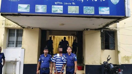 গোয়াইনঘাটে পুলিশের বিশেষ অভিযানে ১৭০ বোতল ভারতীয় কফ সিরাপ উদ্ধার, গ্রেফতার ১
