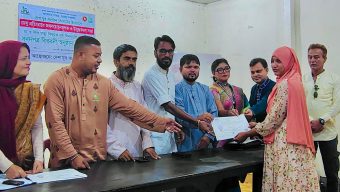 সিলেটে ডেঙ্গু প্রতিরোধে জনসচেতনতা ও মা ও শিশু স্বাস্থ্য সেবা প্রশিক্ষণের সনদপত্র বিতরণ