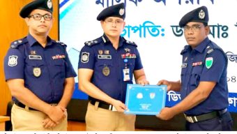 সিলেট রেঞ্জের মধ্যে শ্রেষ্ট অফিসার হিসেবে সম্মাননাপত্র গ্রহন করেন দিরাই থানার ওসি মোঃ আমিনুল ইসলাম