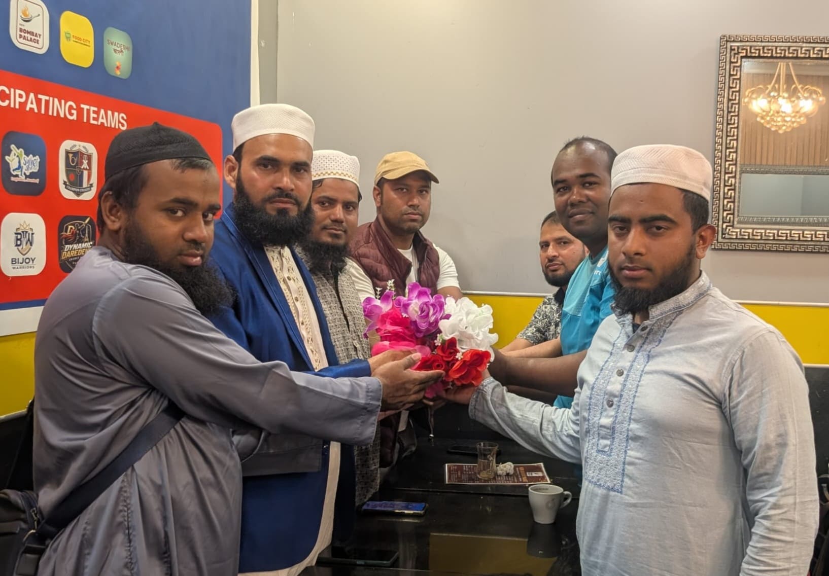 ফ্রান্স জমিয়তের পক্ষ থেকে মাওলানা শফিকুল ইসলামকে বিদায়ী সংবর্ধনা