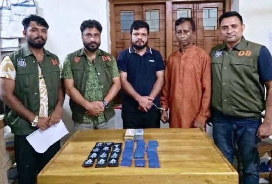 সিলেট জেলা ডিবির অভিযানে ৫ হাজার ইয়াবা ও নগদ ২ লাখ ২০ হাজার টাকা উদ্ধার, গ্রেপ্তার ২