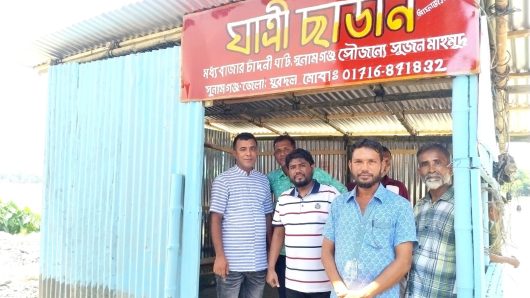 সুনামগঞ্জের চাদঁনীঘাটে নিজস্ব অর্থায়নে অস্থায়ী যাত্রী ছাউনী নির্মাণ